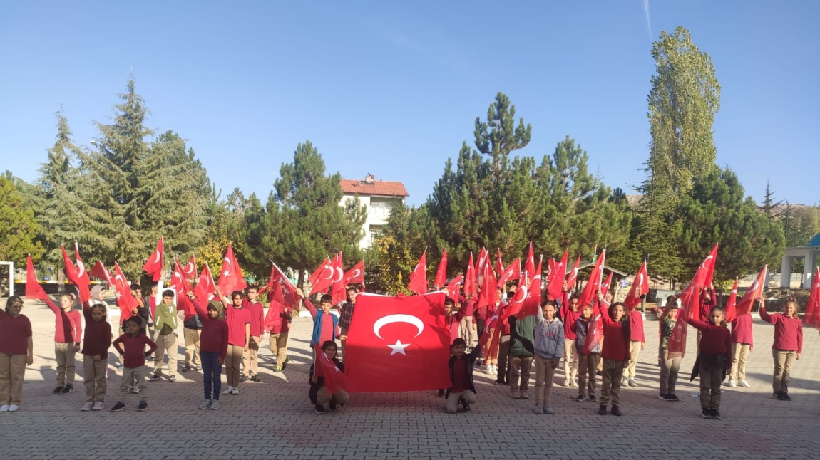 Boğazkale ailesi Cumhuriyetin 100. Yılında gururla sunar